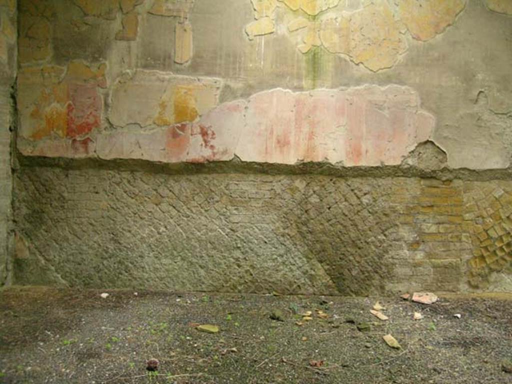 Ins. Orientalis II.4, Herculaneum, December 2004.
Looking towards remaining decoration on west wall at south end of west portico.
Photo courtesy of Nicolas Monteix.
